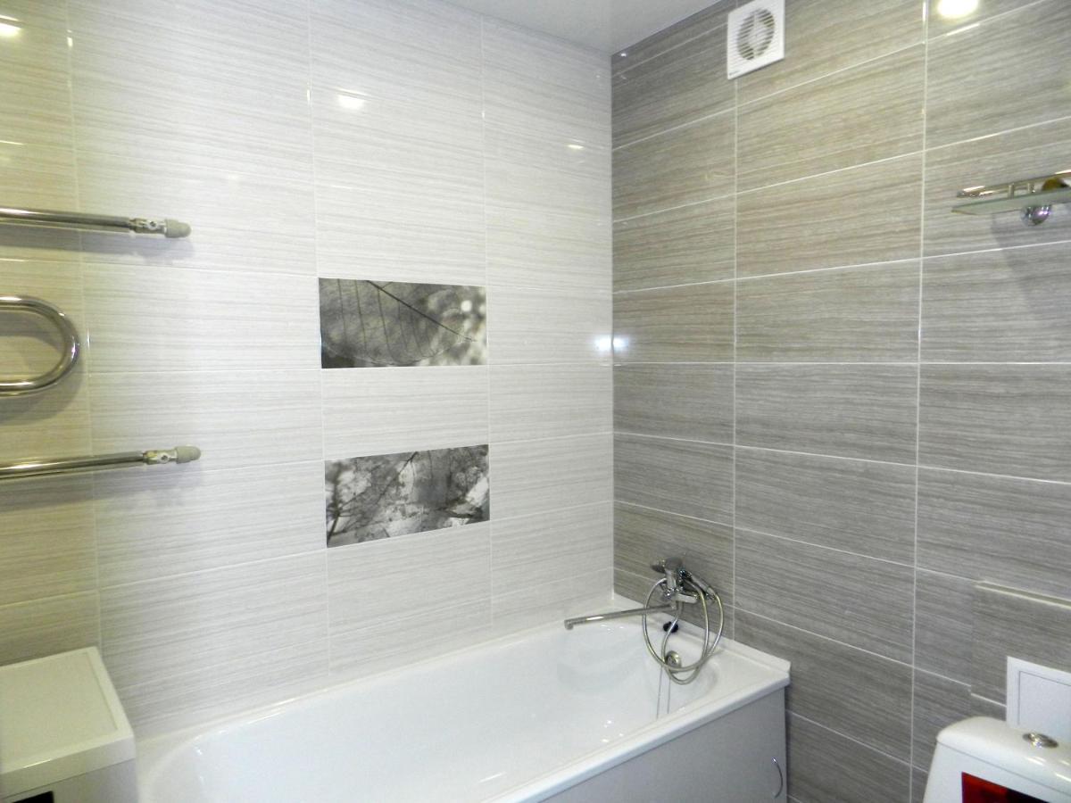 3-Room Apartment Near Inturist On Sobornyi Avenue 156, By Grandhome Zaporizhia Exterior photo
