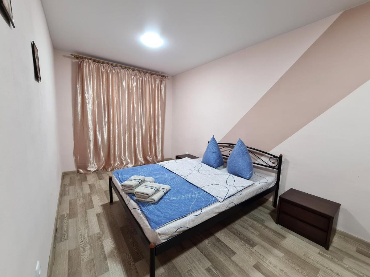 3-Room Apartment Near Inturist On Sobornyi Avenue 156, By Grandhome Zaporizhia Exterior photo