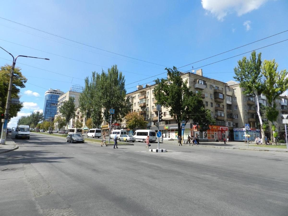 3-Room Apartment Near Inturist On Sobornyi Avenue 156, By Grandhome Zaporizhia Exterior photo