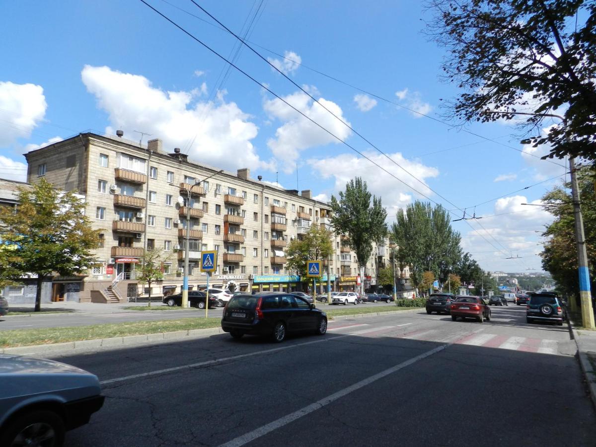 3-Room Apartment Near Inturist On Sobornyi Avenue 156, By Grandhome Zaporizhia Exterior photo